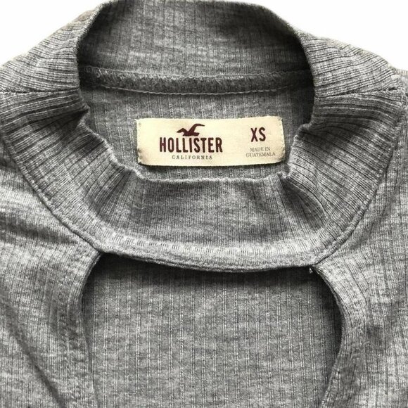 Hollister Grey Keyhole Top - Picture 3 of 4